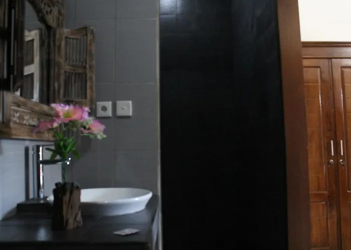 Sadia Guest house *